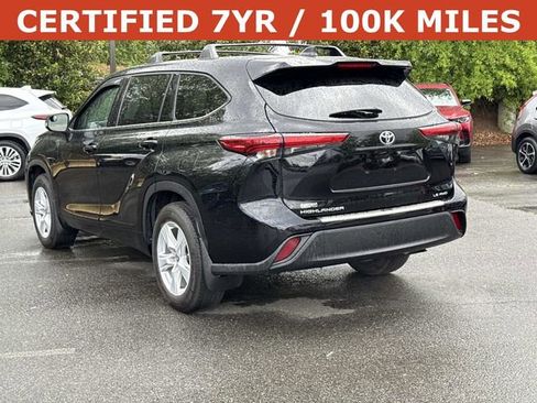 Used 2022 Toyota Highlander LE AWD/4WD image 4