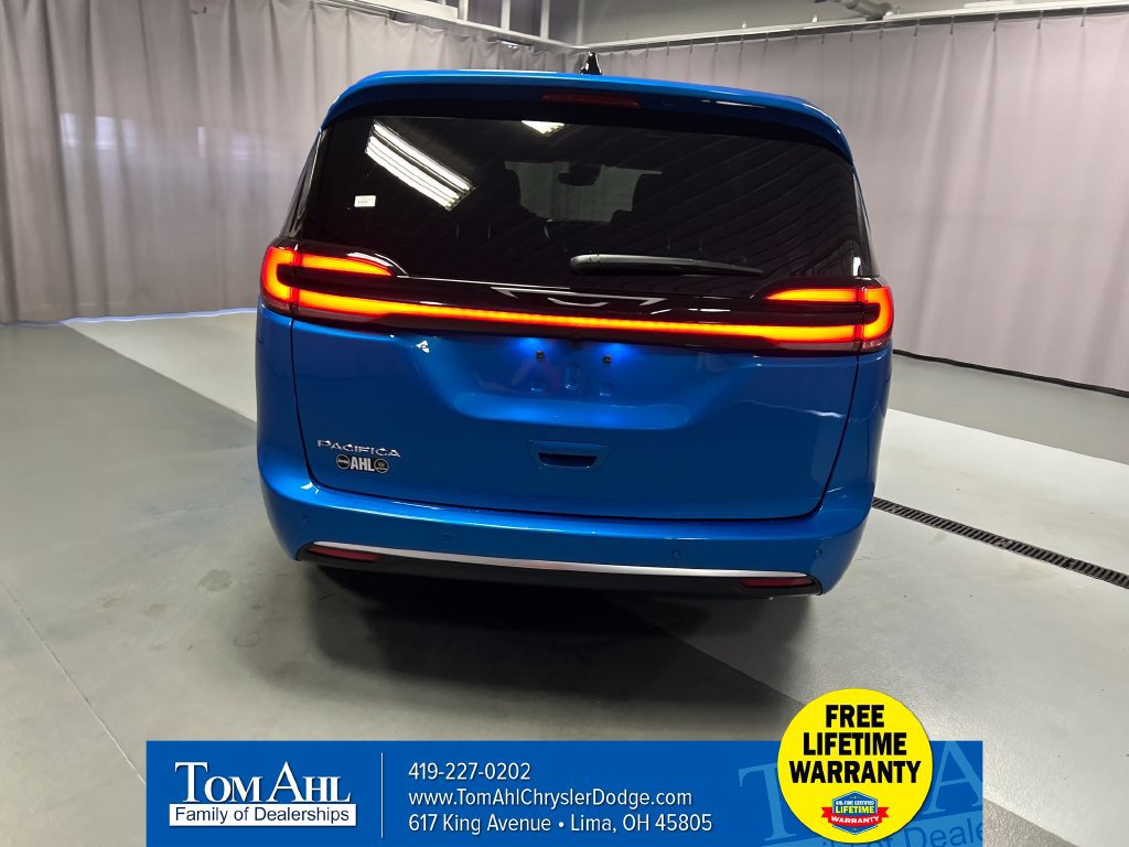 New 2027 Chrysler Pacifica Select FWD image 6