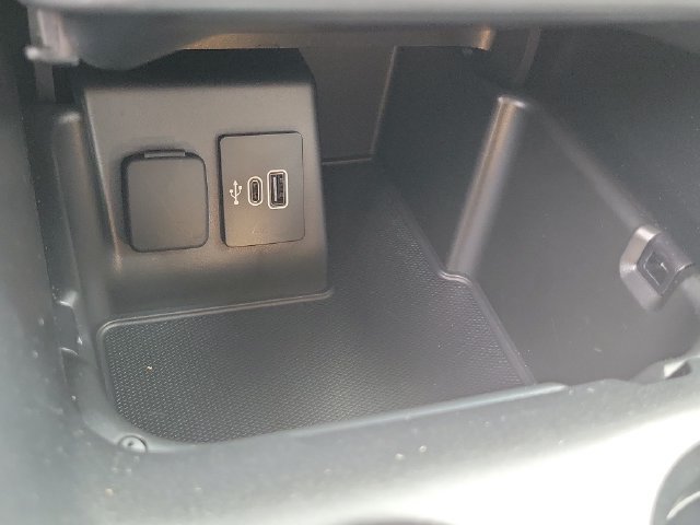 Used 2025 Ford Explorer Active w/ Active Comfort Package RWD image 12