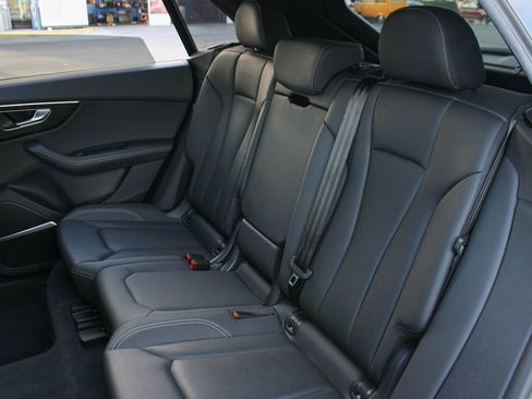 Used 2021 Audi Q8 Prestige image 19