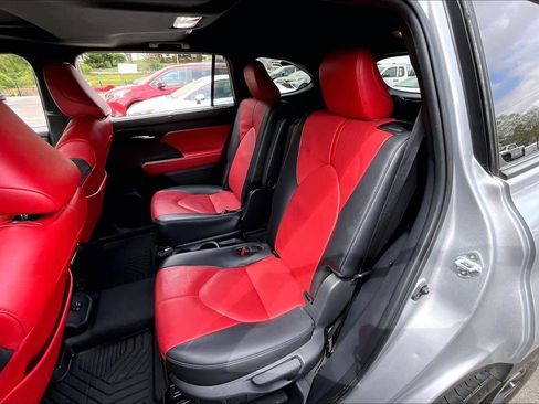 Certified 2024 Toyota Highlander XSE image 21