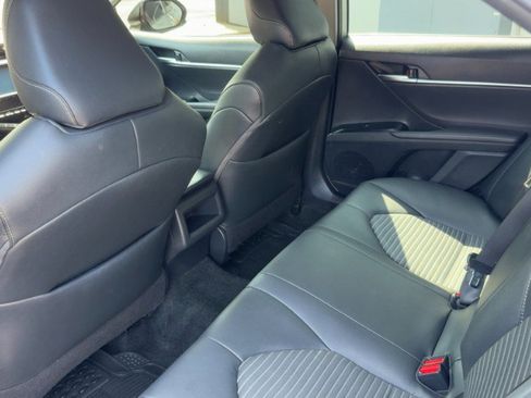 Used 2019 Toyota Camry SE FWD image 11