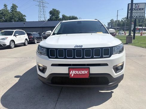 Used 2019 Jeep Compass Latitude FWD image 2
