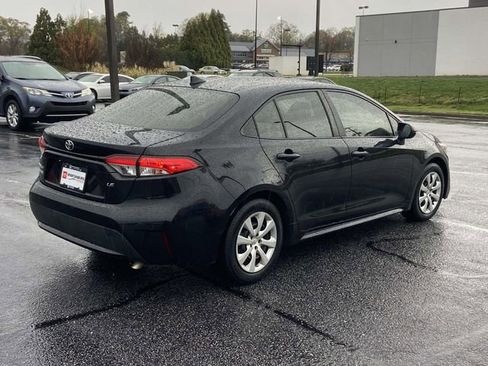 Used 2020 Toyota Corolla LE image 3
