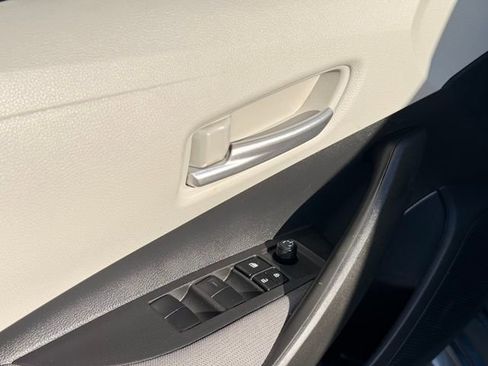 Used 2021 Toyota Corolla LE w/ Carpet Mat Package (TMS) image 22
