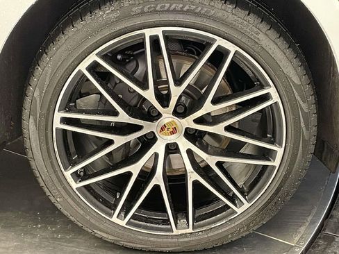 Used 2023 Porsche Macan image 14