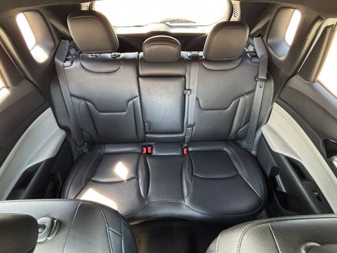 Used 2025 Jeep Compass Limited AWD/4WD image 39