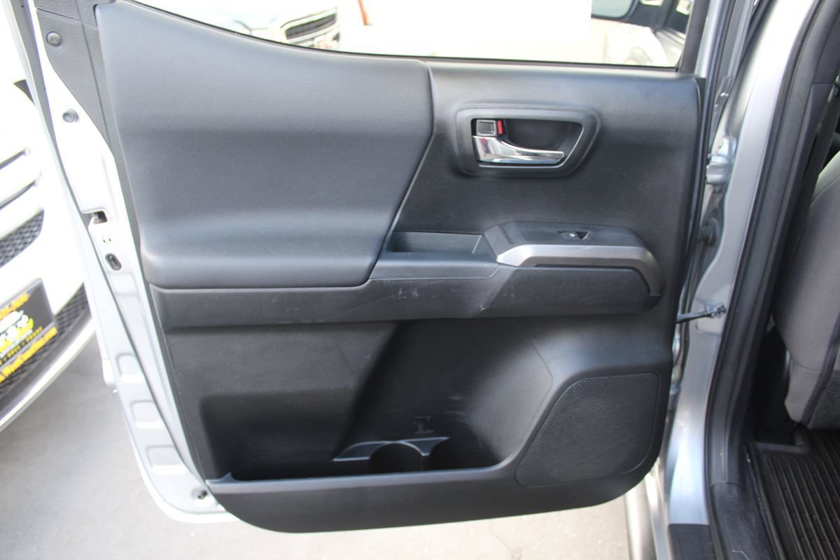 Used 2017 Toyota Tacoma TRD Sport RWD image 24