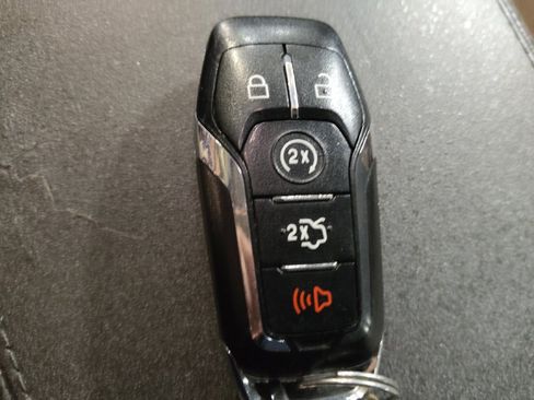 Used 2016 Lincoln MKX Reserve w/ Technology Package FWD image 32