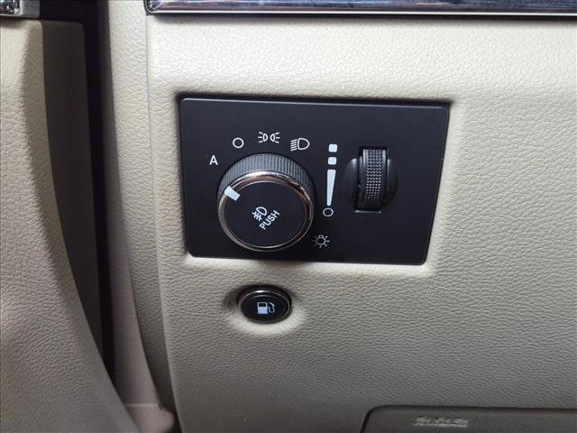 Used 2014 Jeep Grand Cherokee Overland w/ Advanced Technology Group AWD/4WD image 12