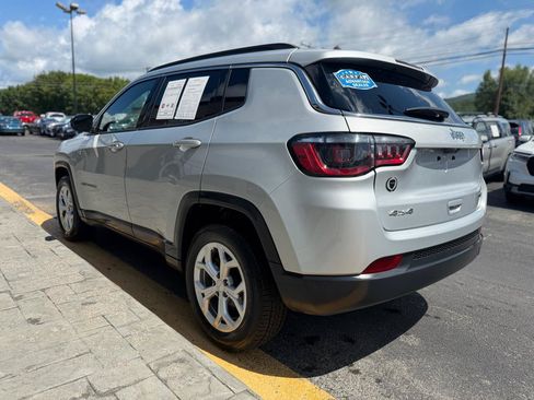 Used 2024 Jeep Compass Latitude AWD/4WD image 6