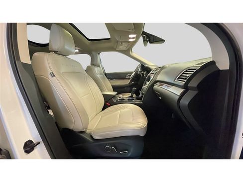 Used 2018 Ford Explorer Platinum AWD/4WD image 19
