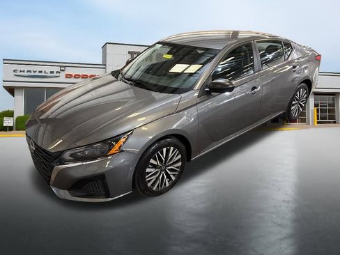 Used 2025 Nissan Altima 2.5 SV image 9
