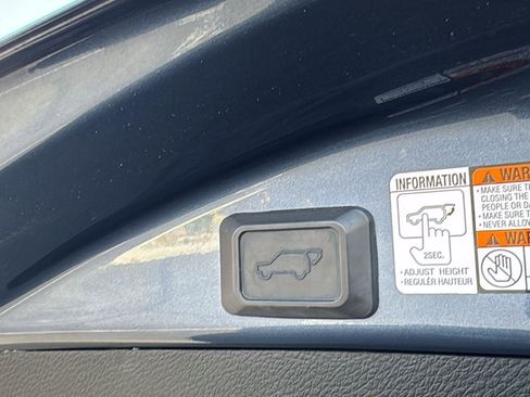 Used 2014 Toyota RAV4 Limited image 31