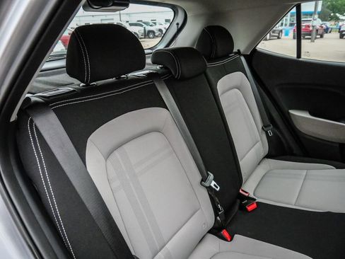 Used 2025 Hyundai Venue SEL FWD image 40