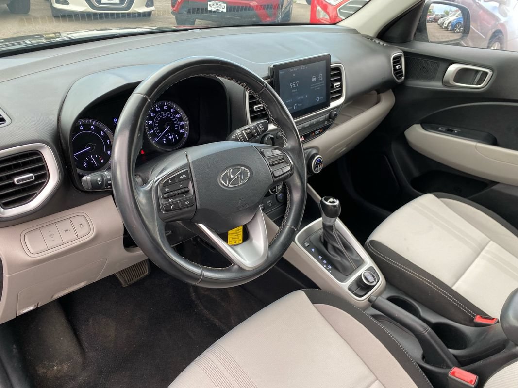 Used 2021 Hyundai Venue SEL FWD image 15