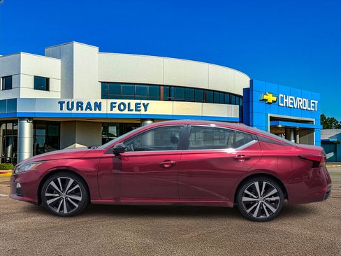Used 2022 Nissan Altima 2.5 SR FWD image 2