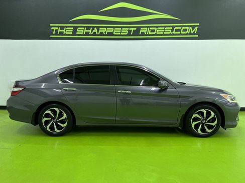Used 2017 Honda Accord EX image 11