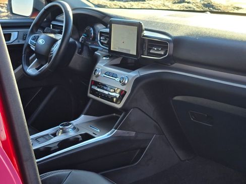 Certified 2024 Ford Explorer XLT w/ Equipment Group 202A image 10