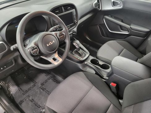 Used 2025 Kia Soul LX w/ LX Technology Package FWD image 9