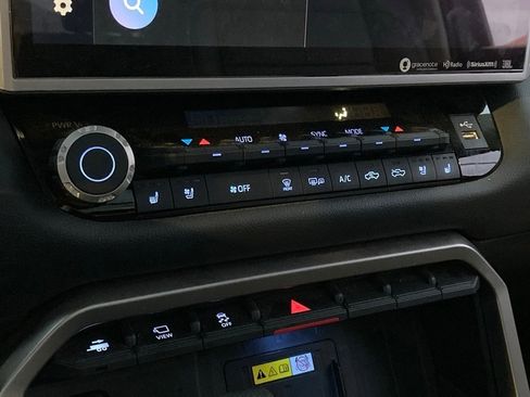 Used 2024 Toyota Tundra Limited image 25