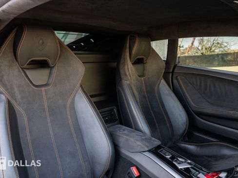 Used 2015 Lamborghini Huracan LP 610-4 image 38