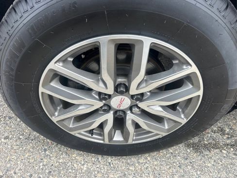 Used 2020 GMC Acadia SLE w/ Driver Convenience Package image 16