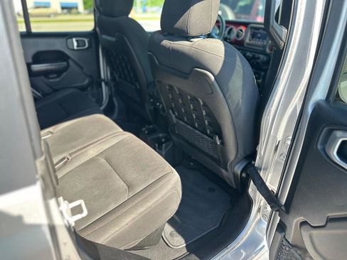 Used 2020 Jeep Gladiator Rubicon AWD/4WD image 13