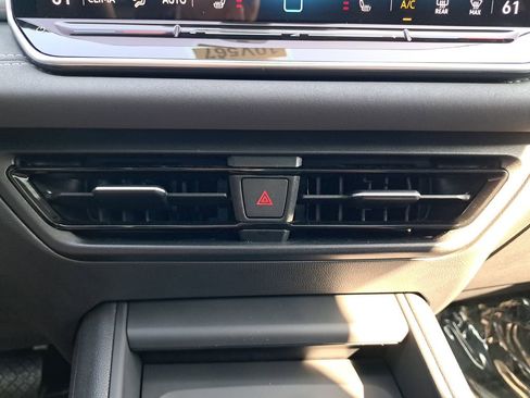 New 2025 Volkswagen Tiguan SE AWD/4WD image 29