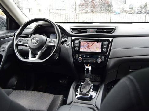 Used 2020 Nissan Rogue SV w/ Premium Package image 19