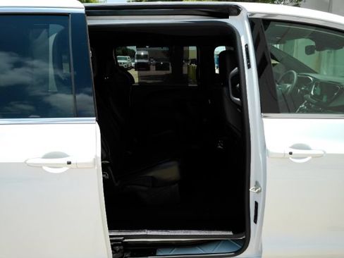 Used 2026 Chrysler Pacifica Select FWD image 22