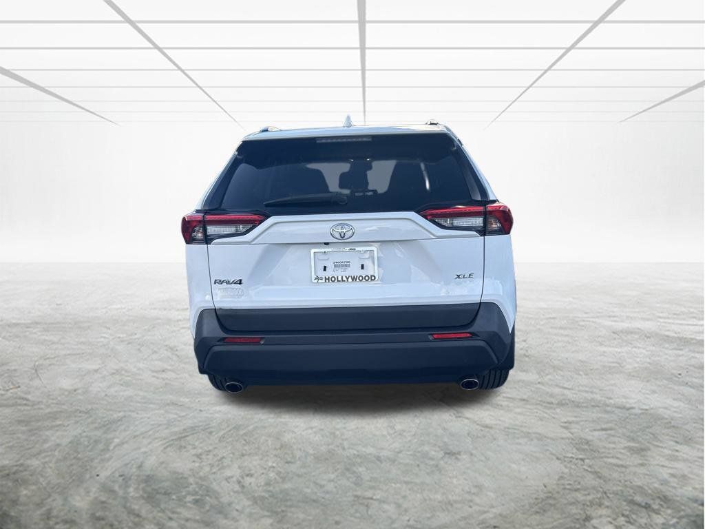 Used 2024 Toyota RAV4 XLE w/ Convenience Package FWD image 5