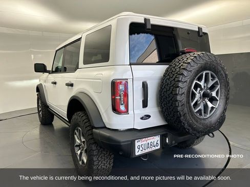 Used 2025 Ford Bronco Badlands image 3