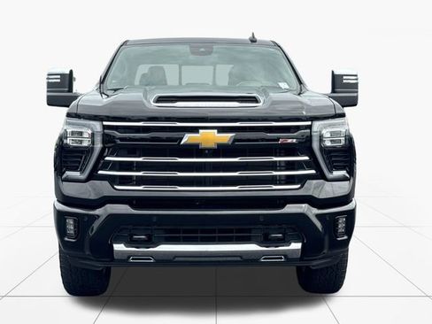 Used 2024 Chevrolet Silverado 2500 LTZ w/ LTZ Plus Package AWD/4WD image 9