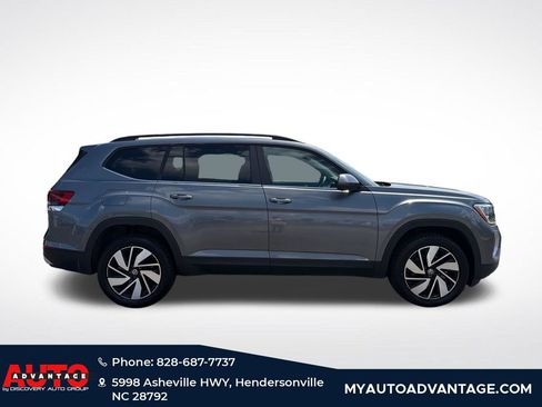 Used 2025 Volkswagen Atlas SE AWD/4WD image 2