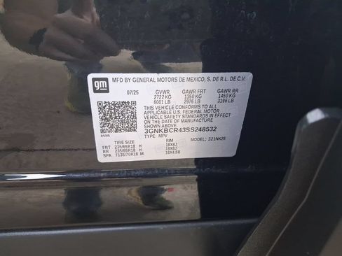 Used 2025 Chevrolet Blazer LT FWD image 3