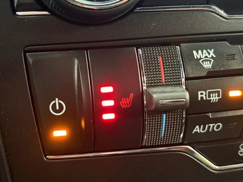 Used 2018 Ford Explorer XLT w/ Equipment Group 202A AWD/4WD image 26