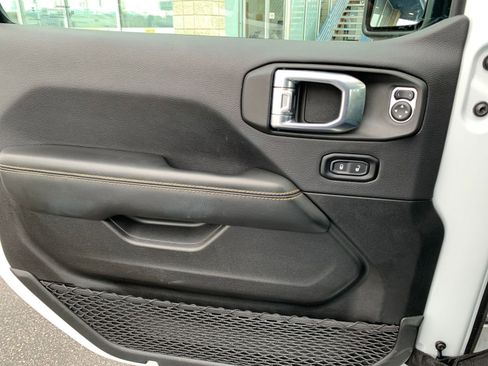 Used 2025 Jeep Wrangler Sahara image 20