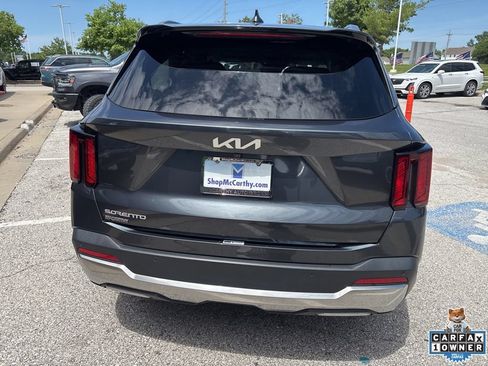 Used 2024 Kia Sorento S FWD image 23