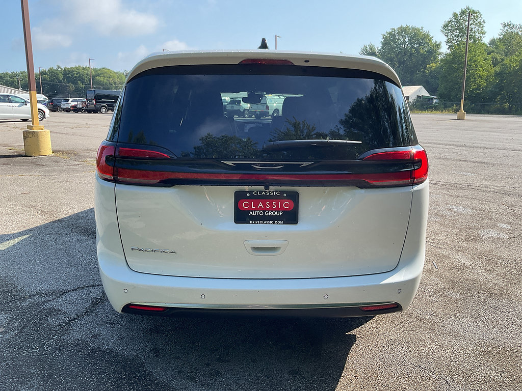 New 2027 Chrysler Pacifica Select FWD image 6