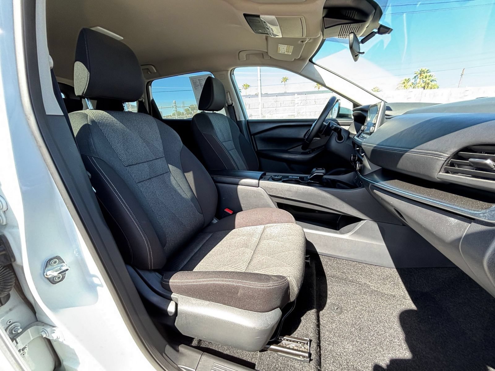 Used 2025 Nissan Rogue SV AWD/4WD image 37