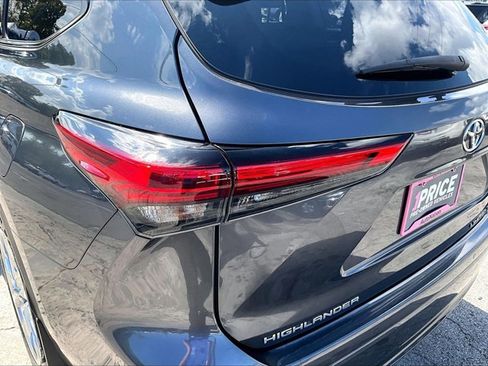 Used 2023 Toyota Highlander Limited AWD/4WD image 30