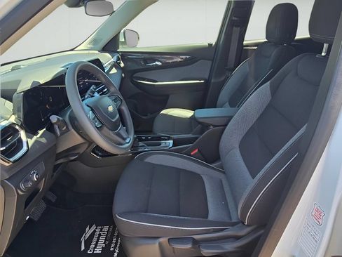 Used 2025 Chevrolet TrailBlazer LT AWD/4WD image 28