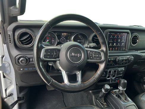 Used 2022 Jeep Wrangler Unlimited Sahara AWD/4WD image 12