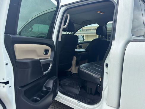 Used 2017 Nissan Titan SV AWD/4WD image 35