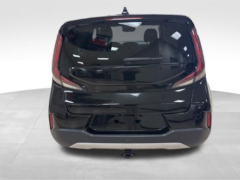 Used 2025 Kia Soul LX FWD image 4