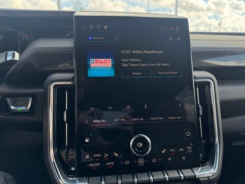 Used 2025 GMC Yukon Elevation image 13