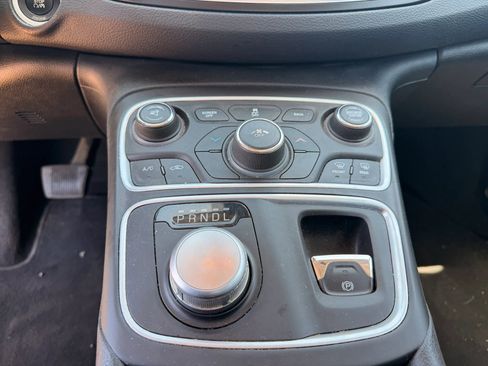 Used 2016 Chrysler 200 Limited FWD image 10