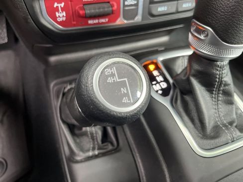 Used 2024 Jeep Wrangler Unlimited Sport AWD/4WD image 39