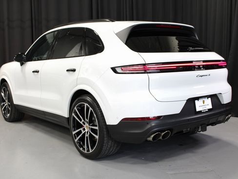 Certified 2024 Porsche Cayenne S image 3